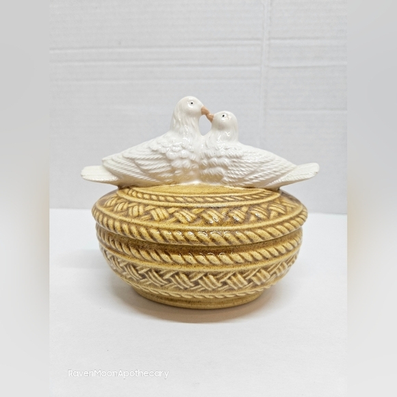 Two Doves Covered Dish - Picture 1 of 8